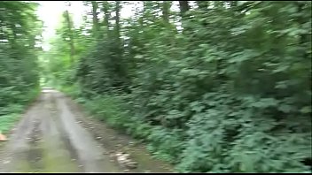 Брюнетка с большими булками трахнулась и мужик кончил в киску