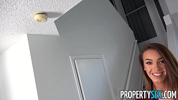 Девушка агент трахается с покупателем дома